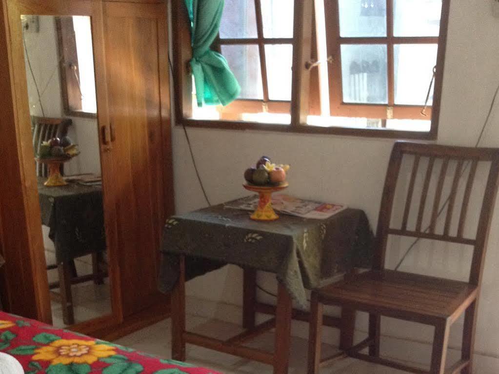 Oyo 90532 Verra Guest House スミニャック エクステリア 写真